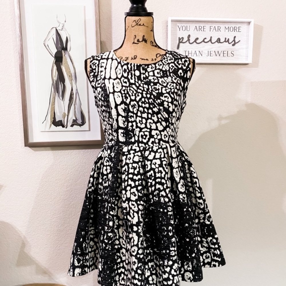 EUC Women’s ANGL Dress Sz M